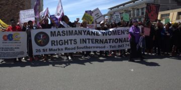 Amanina phambi kwenkundla kaMantyi yaseMonti ezokukhangela iimpendulo ukuba ngubani obulele uZoleka Putye - Picture by Lindelani Maliwa